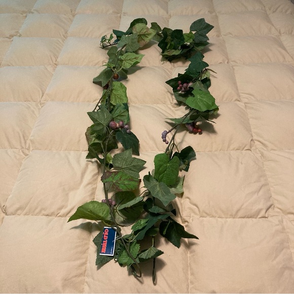 Vintage Old Time Pottery 6’ Grape Leaves & Small Clusters Garland - Picture 2 of 3